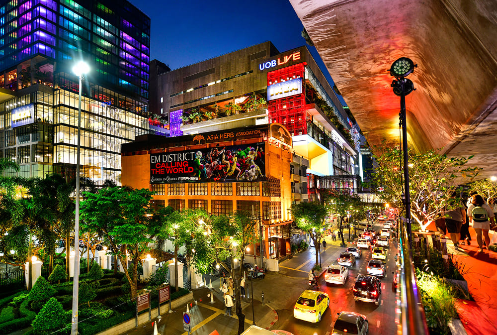 How to Enjoy Sukhumvit Like a Local: A Guide for Travelers